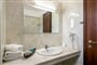 mediterraneo-hotel-junior-suite-family-room-bathroom-1js