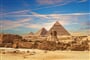 Egypt - Gíza - Sfinga a pyramidy