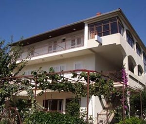 Vodice - pokoje s polopenzí