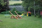 Dětské hřiště s houpačkami a průlezkami