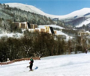Hotel nedaleko sjezdovek a vleků vhodný pro zimní lyžařskou dovolenou