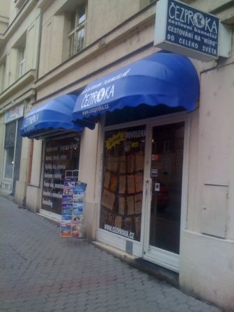 kancelář-vchod z ulice