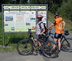 NA KOLE PO BÝVALÝCH ŽELEZNICÍCH HORNÍHO FALCKA