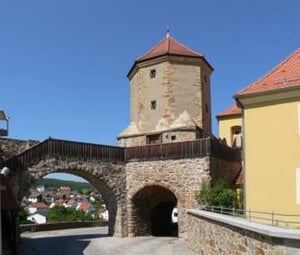 NA KOLE PO BÝVALÝCH ŽELEZNICÍCH HORNÍHO FALCKA