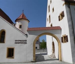 NA KOLE PO BÝVALÝCH ŽELEZNICÍCH HORNÍHO FALCKA
