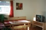 Apartmán - obývací pokoj s posezením a televizí
