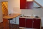 Apartmán - kuchyňský kout s jídelním stolem