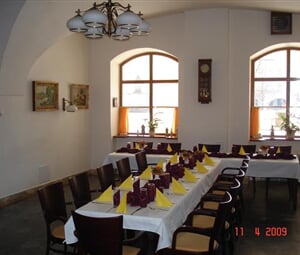 Nekuřácký salonek s kapacitou šestnáct osob