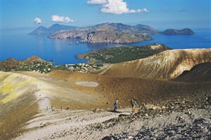 Itálie, Sicílie - Liparské ostrovy - Ostrov Vulcano - bus