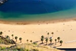 TENERIFE - nejvyhledávanější pláž ostrova PLAYA DE LAS TERESITAS. Je to jediná pláž na Tenerife, která není pokrytá černým sopečným pískem. Písek sem byl dovezen ze Sahary