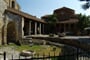 Itálie - Benátsko - Torcello, základy baptisteria ze 7.století před katedrálou
