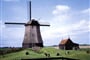 Holandsko - větrné mlýny krájejí svými lopatkami nebe nad zemí vyrvanou moři
