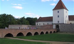 Maďarsko - Zadunají - Sarvár, Blatný hrad, postaven v 13.stol, vlastněn hraběnkou Báthoriovou (Čachtická paní), sarvárský zámek rodu Nadásdyů