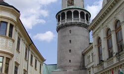 Maďarsko - Šoproň - požární věž, 60 m vysoká, hranatá základna z 10.stol, vršek ze 17.stol