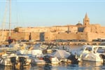 Sardinie, rajský ostrov nurágů v tyrkysovém moři