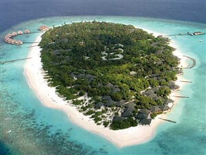 Maledivy, Adaaran Meedhupparu Beach Bungalov ****, Maledivy-Raa atol