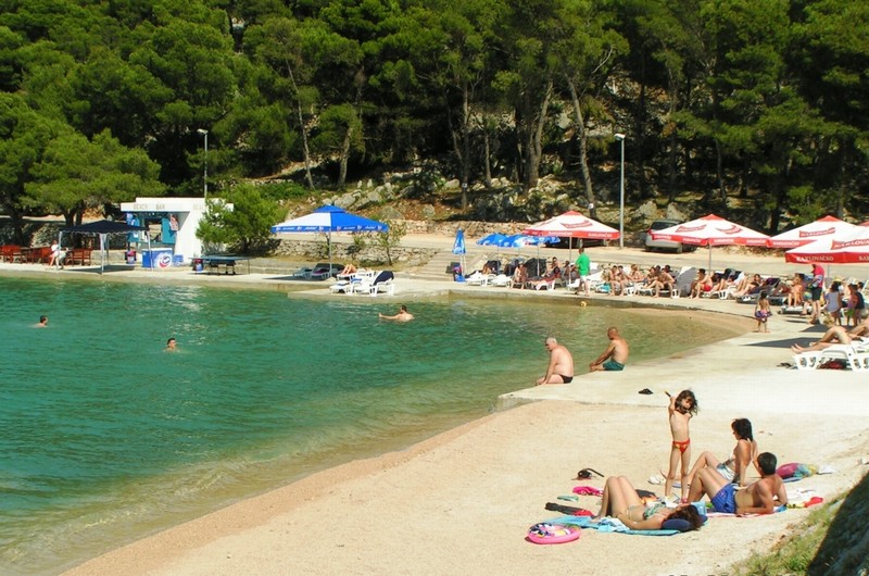 tisno-borovnik_htl,pláž1