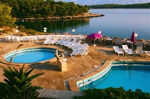 Jelsa (ost. Hvar) - Fontana Adriatiq Resort pokoje Comfort, Superior a studio apartmán Comfort