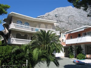 Baška Voda - Kameni Dvor penzion s polopenzí **