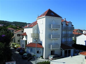 Supetar (ost. Brač) - Supetar villa - pokoje s polopenzí ***