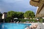 K rezidenci n�le�� p�kn� baz�n