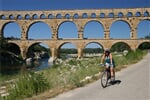 Provence na kole krajem vína a levandule, přes hory a údolí až k moři