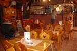 Restaurace s barem a židlemi