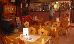 Restaurace s barem a židlemi