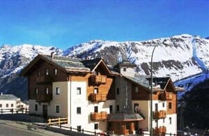 Livigno lyžování v Itálii, Trepalle - hotel ***ALBERGO 2000 - skibus u hotelu