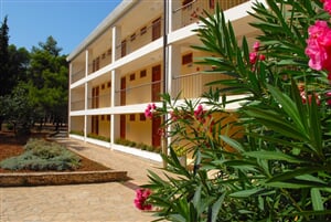 Supetar (ost. Brač) - TK Velaris pavilony ***FM20%