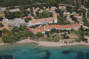 Kučište/Perna (Pelješac) - Komodor bungalovy **/ *