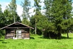 Bungalov umístěný u řeky Sázava