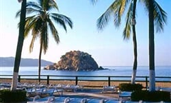 Playa - Frente - al - Hotel - Emporio - Acapulco