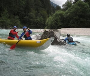 RAFTING SOČA a poslední sluneční paprsky v Julských Alpách (na raftu)