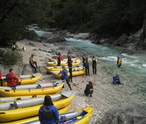 RAFTING SOČA a poslední sluneční paprsky v Julských Alpách (na raftu)