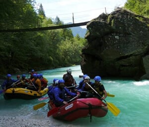 RAFTING SOČA a poslední sluneční paprsky v Julských Alpách (na raftu)