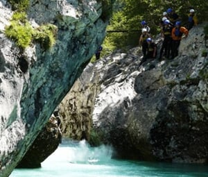 RAFTING A LYŽOVÁNÍ v JULSKÝCH ALPÁCH Soča, Sáva Bohinjka, lyžování a nebo skialpinistický výšlap na Kanin NOVINKA