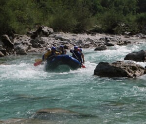RAFTING A LYŽOVÁNÍ v JULSKÝCH ALPÁCH Soča, Sáva Bohinjka, lyžování a nebo skialpinistický výšlap na Kanin NOVINKA