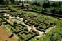 Itálie - Toskánsko - Badia a Coltibuono, klášterní zahrada plynule přechází do renesanční vilové zahrady