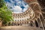 Španělsko - Sevilla - Plaza del Cabildo shutterstock