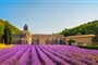 Provence - klášter Senanque shutterstock