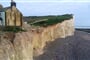 Velká Británie - Anglie - křídové útesy Seven Sisters tvoří křída s hojnými valouny pazourku, intenzivní eroze sebere 1 m pobřeží za rok