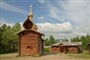 Roubená kaple, v pozadí budova carské školy (skanzen Talcy) - © Foto: Ivo Dokoupil, archiv CK Kudrna