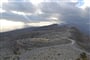 Hřeben pohoří Vysoký Hadžár, v pozadí nejvyšší hora Ománu Džebel Šáms © Foto: Václav Culka, archiv CK Kudrna