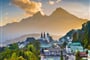 Německo - horské městečko v Berchtesgadenu horou