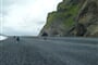 Black beach s čedičovou jeskyní, jižní Island