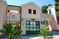 Rogoznica - Ružmarin apartmánové středisko (vila Antonija, Mirella, Ivana) ***