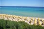 Pohled na pláž přímo u resortu, Costa Rei, Sardinie, Itálie