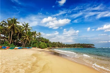 Pohoda na nejhezčí pláži Srí Lanky Trincomalee se skvosty UNESCO