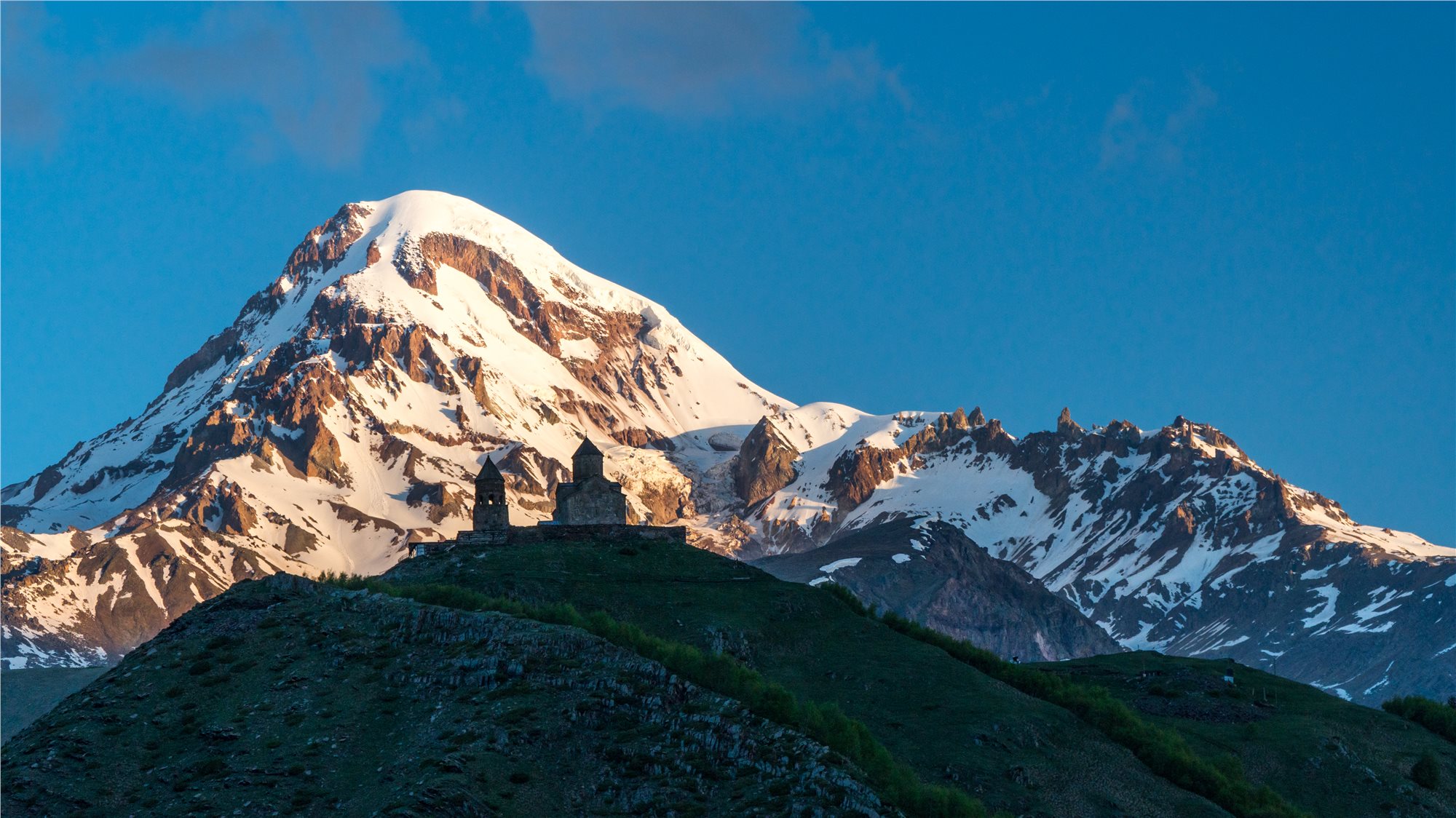 Kazbek_shutterstock_1641076402